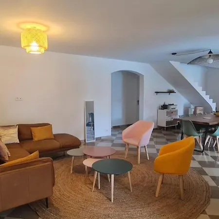 Magnifique Avec Piscine En Bord De *