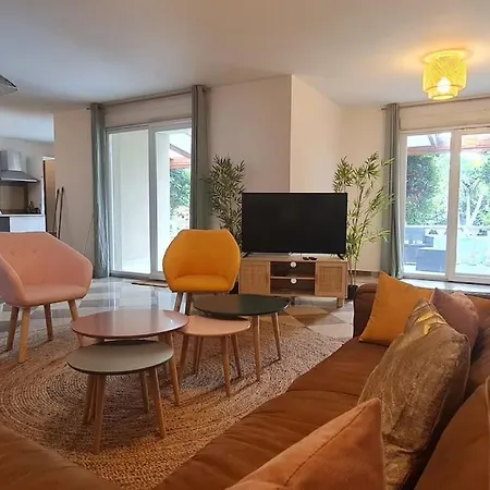 Vila Magnifique Avec Piscine En Bord De