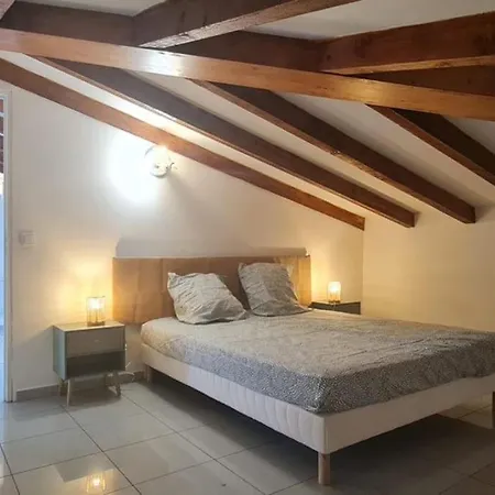 Magnifique Avec Piscine En Bord De Villa *