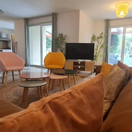 Magnifique Avec Piscine En Bord De