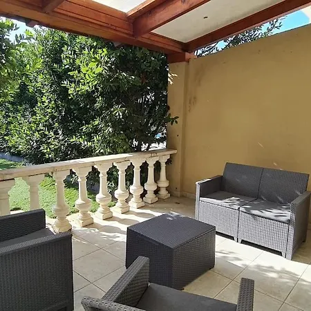 Magnifique Avec Piscine En Bord De Villa