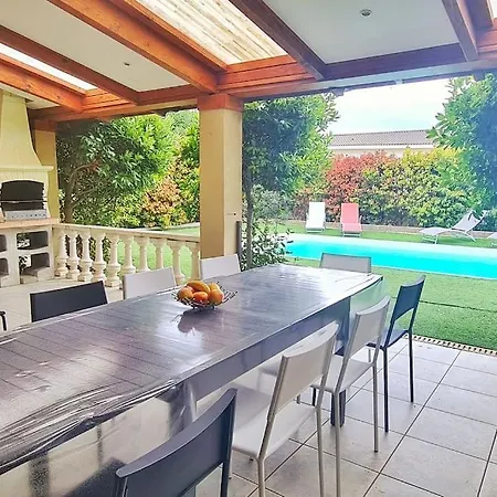 Magnifique Avec Piscine En Bord De *