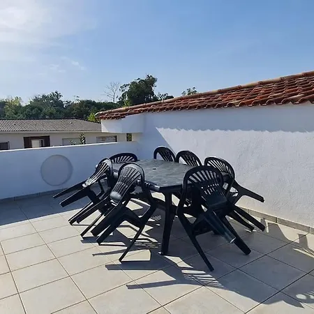 Magnifique Avec Piscine En Bord De *