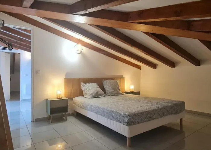 Magnifique Avec Piscine En Bord De Villa *