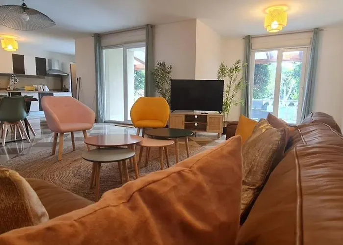 Magnifique Avec Piscine En Bord De