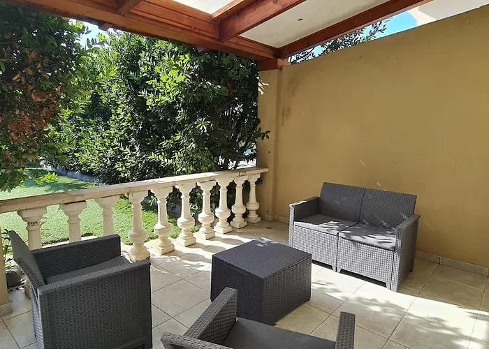 Magnifique Avec Piscine En Bord De Villa