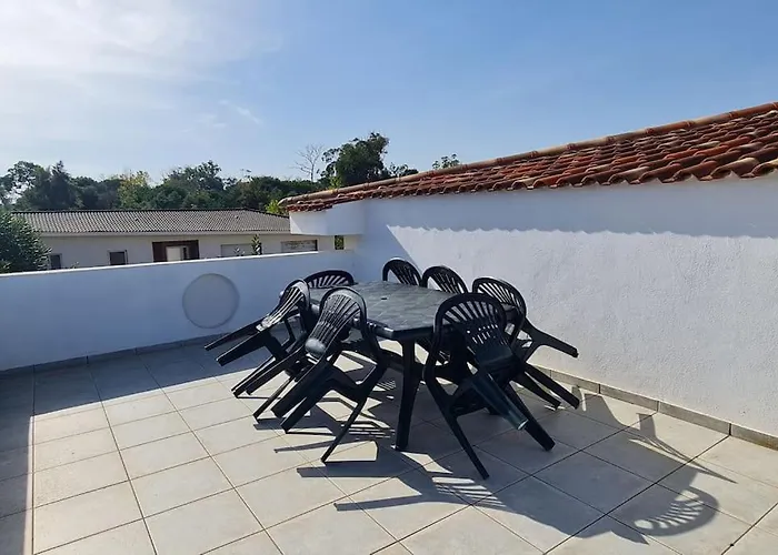 Magnifique Avec Piscine En Bord De *