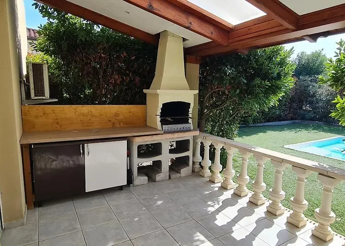 Magnifique Avec Piscine En Bord De *